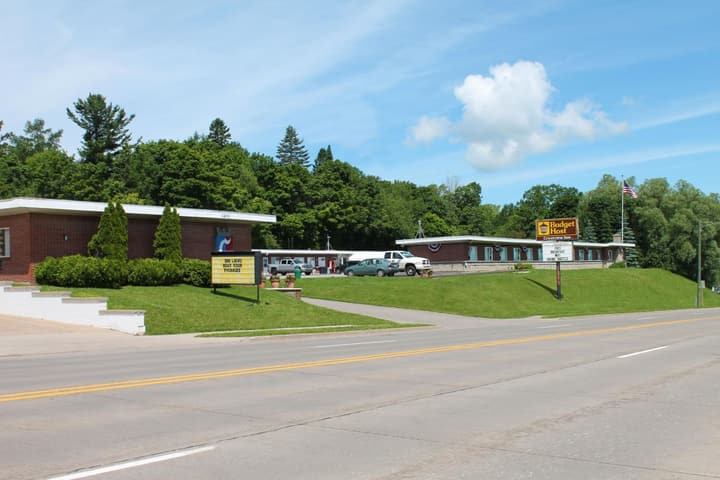 Budget Host Crestview Inn