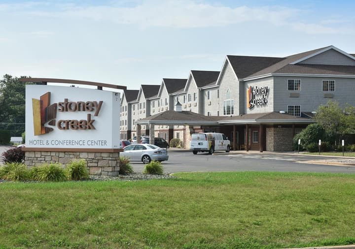 Cedar Creek Hotel Wausau - Rothschild
