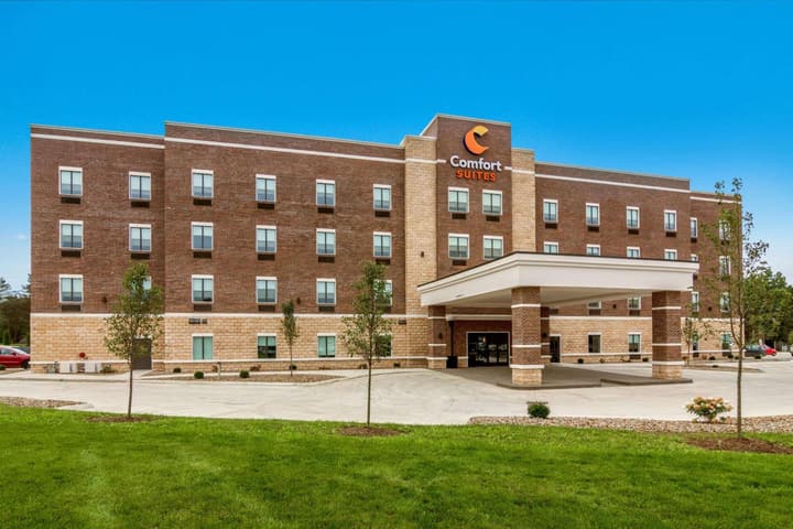 Comfort Suites Wooster near University Campus