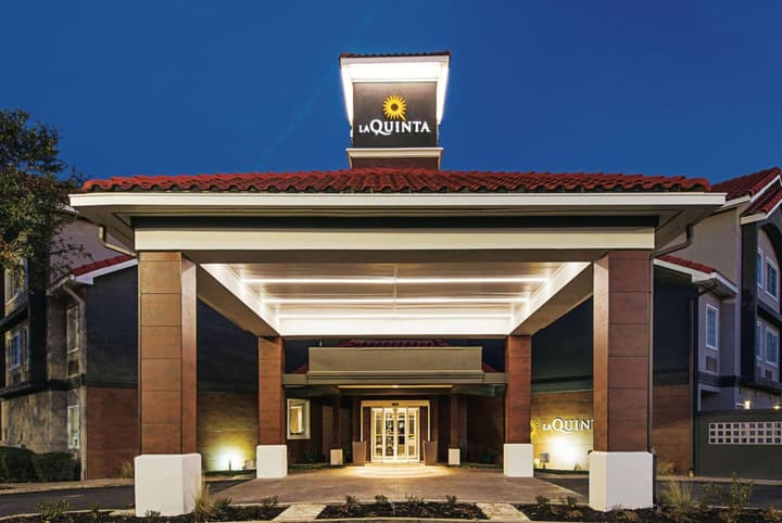 La Quinta Inn & Suites by Wyndham Austin Near The Domain