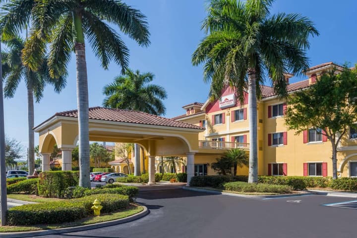 Hawthorn Extended Stay by Wyndham Naples