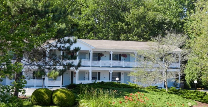 Cedar Crest Inn