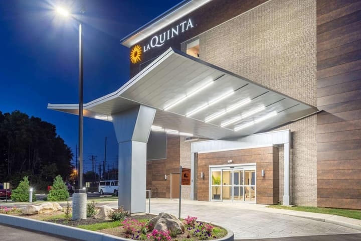 La Quinta Inn and Suites by Wyndham Bloomington