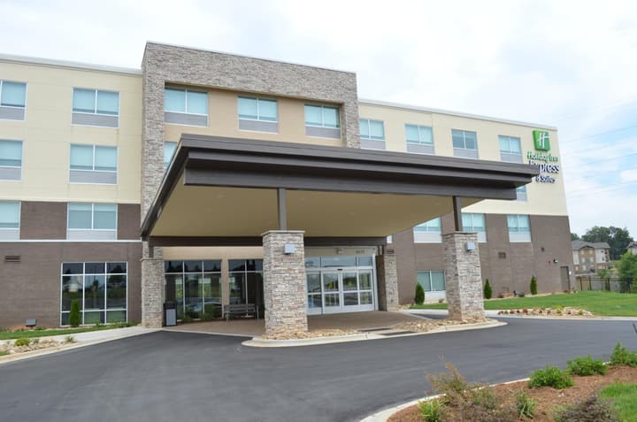 Holiday Inn Express & Suites - Charlotte NE - University Area by IHG