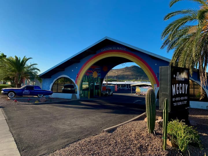 Hotel McCoy Tucson - Art, Coffee, Beer, Wine, Pool