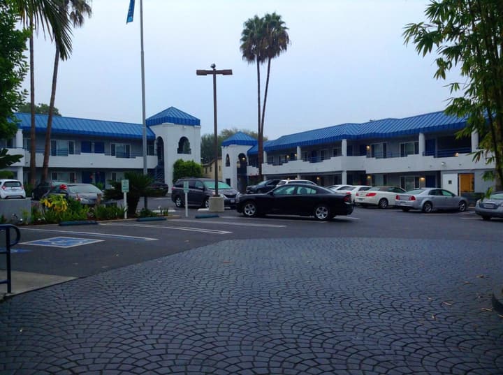 Hotel Current