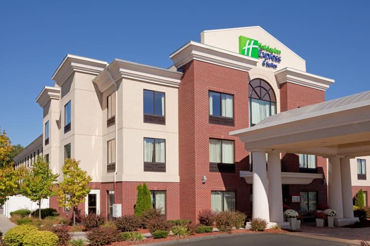 Holiday Inn Express Hotel & Suites Manchester - Airport by IHG