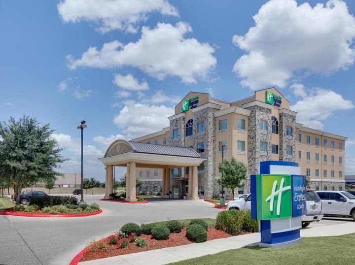 Holiday Inn Express & Suites San Antonio - Brooks City Base by IHG