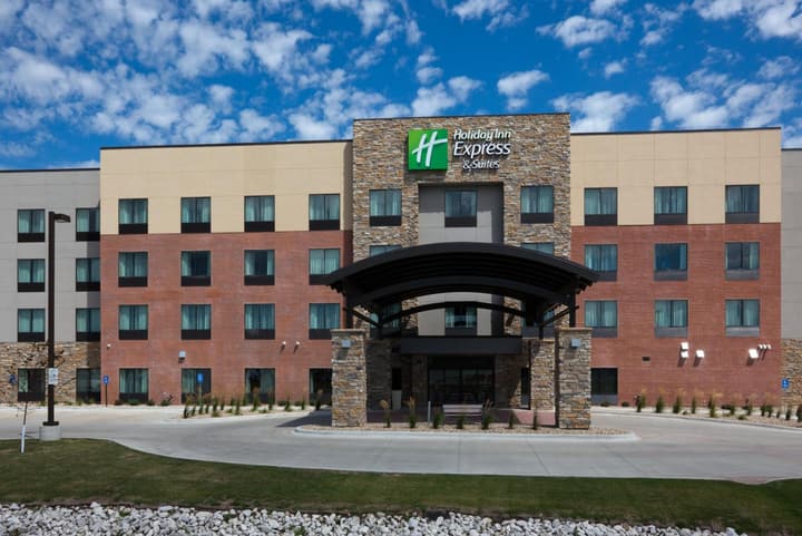 Holiday Inn Express & Suites Fort Dodge by IHG