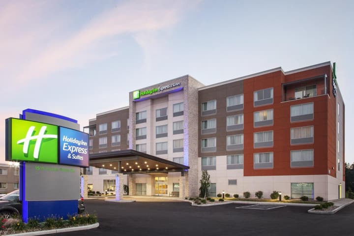 Holiday Inn Express & Suites Sandusky by IHG
