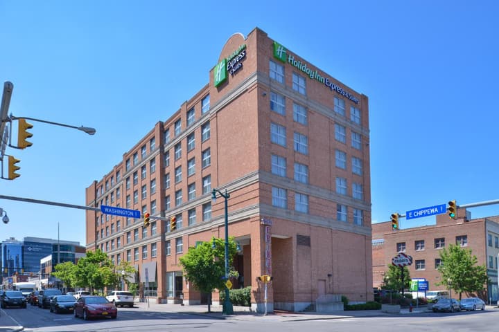 Holiday Inn Express & Suites Buffalo Downtown, NY