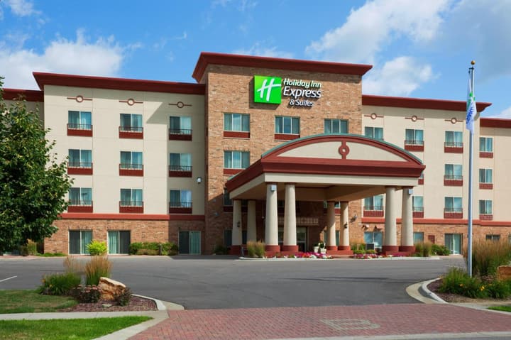 Holiday Inn Express & Suites Wausau by IHG