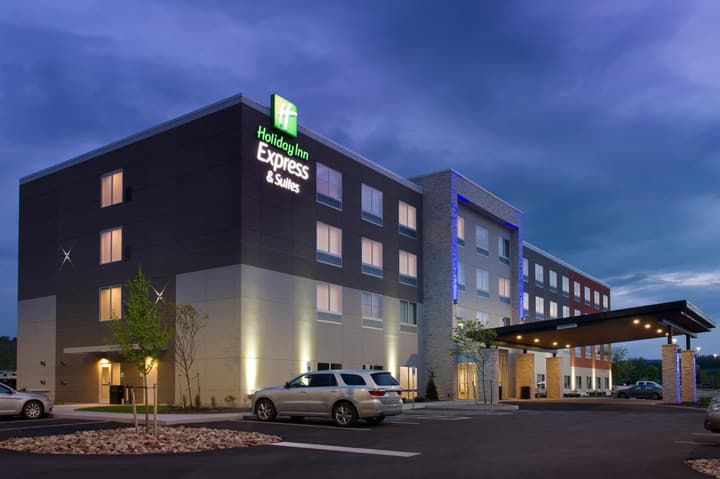 Holiday Inn Express & Suites by IHG Altoona by IHG