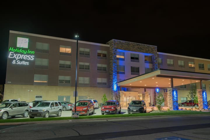 Holiday Inn Express & Suites - Orland Park Mokena by IHG