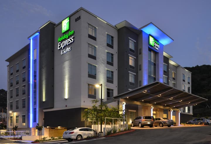 Holiday Inn Express & Suites San Diego - Mission Valley by IHG