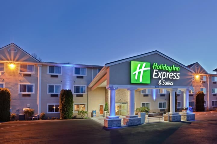 Holiday Inn Express Hotels & Suites Burlington by IHG