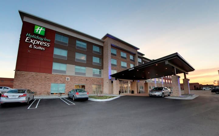Holiday Inn Express & Suites - Detroit Northwest - Livonia by IHG