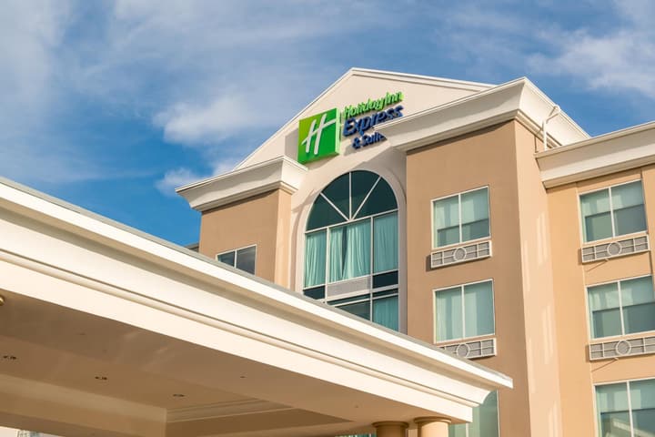 Holiday Inn Express & Suites Columbia-I-26 @ Harbison Blvd by IHG