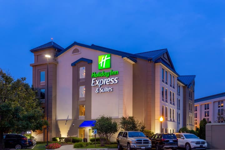 Holiday Inn Express & Suites Chicago-Midway Airport by IHG