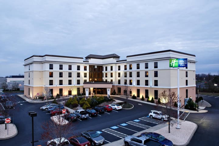 Holiday Inn Express & Suites Harrisburg West