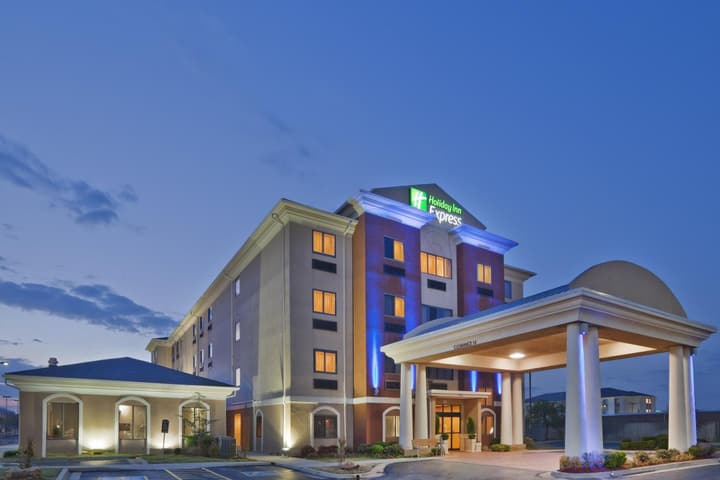 Holiday Inn Express & Suites Midwest City by IHG