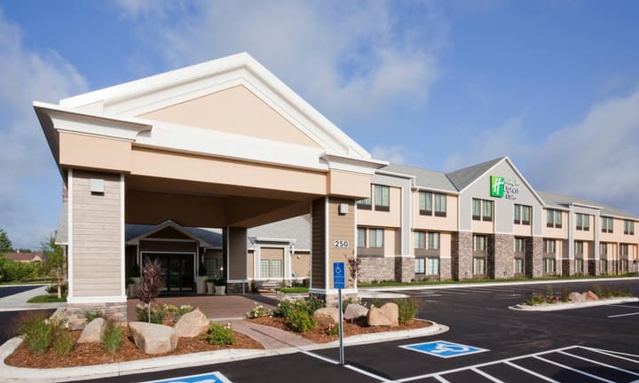 Holiday Inn Express & Suites Willmar by IHG