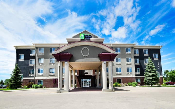 Holiday Inn Express Hotel & Suites Grand Forks by IHG