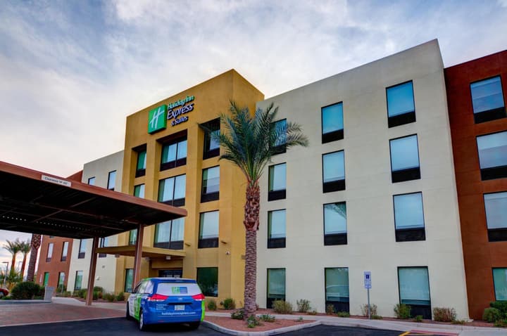 Holiday Inn Express & Suites - Phoenix North - Scottsdale by IHG