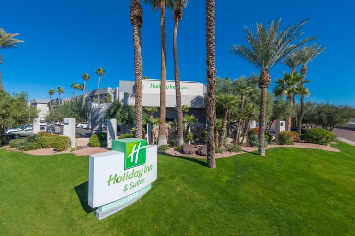 Holiday Inn and Suites Phoenix Airport North by IHG