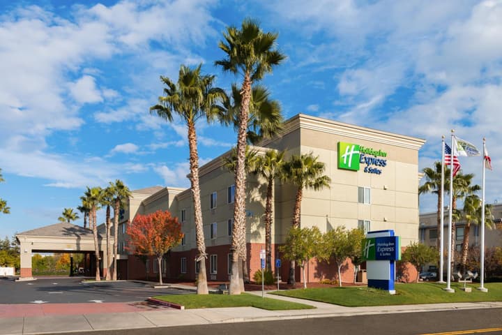 Holiday Inn Express Hotel & Suites Vacaville by IHG