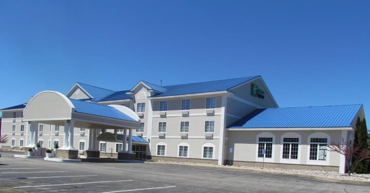 Holiday Inn Express Hotel & Suites Cadillac by IHG