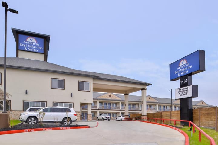 Crystal Inn & Suites IAH Humble