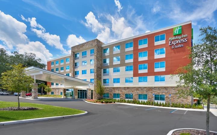 Holiday Inn Express & Suites - Gainesville I-75 by IHG