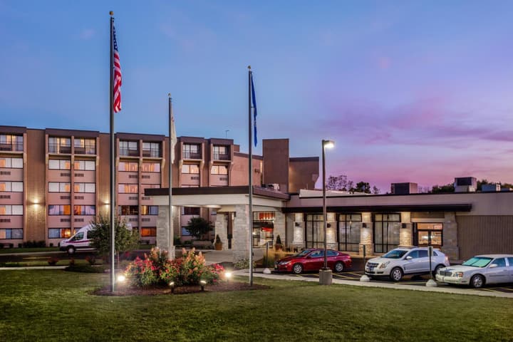 Crowne Plaza Milwaukee Airport by IHG