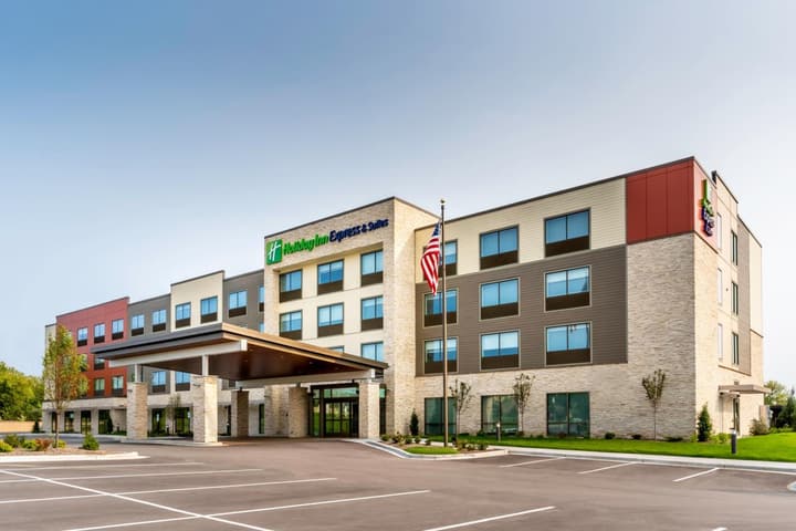 Holiday Inn Express & Suites - Milwaukee West Allis by IHG