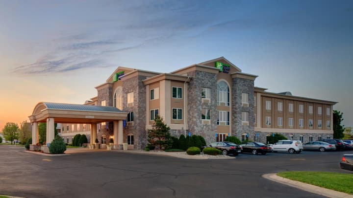 Holiday Inn Express Hotel & Suites Saginaw by IHG