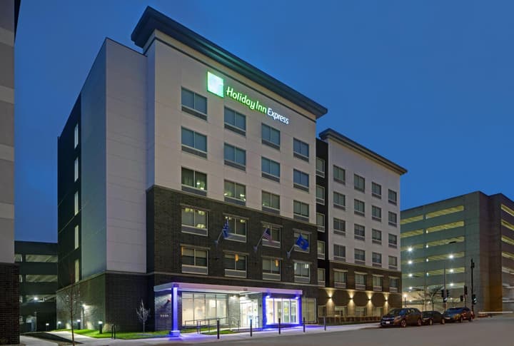 Holiday Inn Express - Milwaukee Downtown by IHG