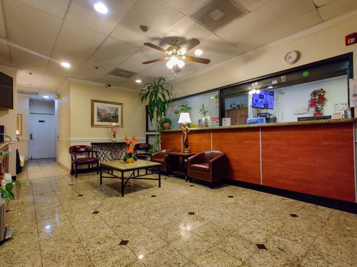 Athens Hotel & Suites