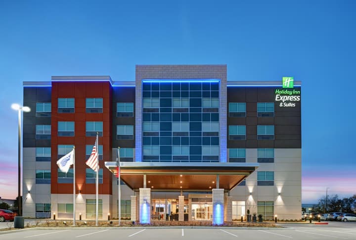 Holiday Inn Express & Suites Memorial – CityCentre by IHG