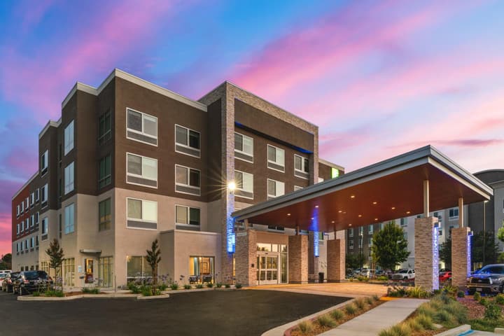 Holiday Inn Express & Suites - Suisun City by IHG