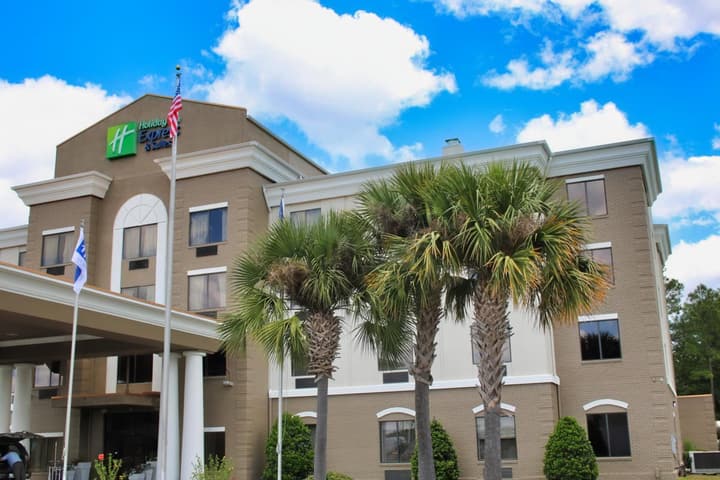 Holiday Inn Express by IHG