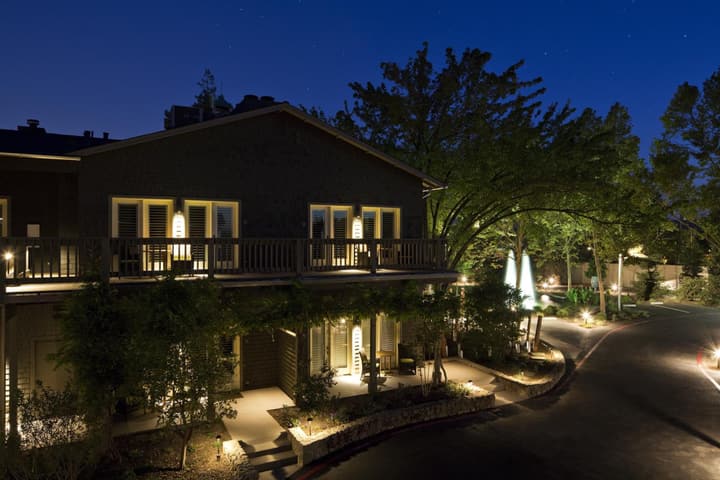 SENZA Hotel