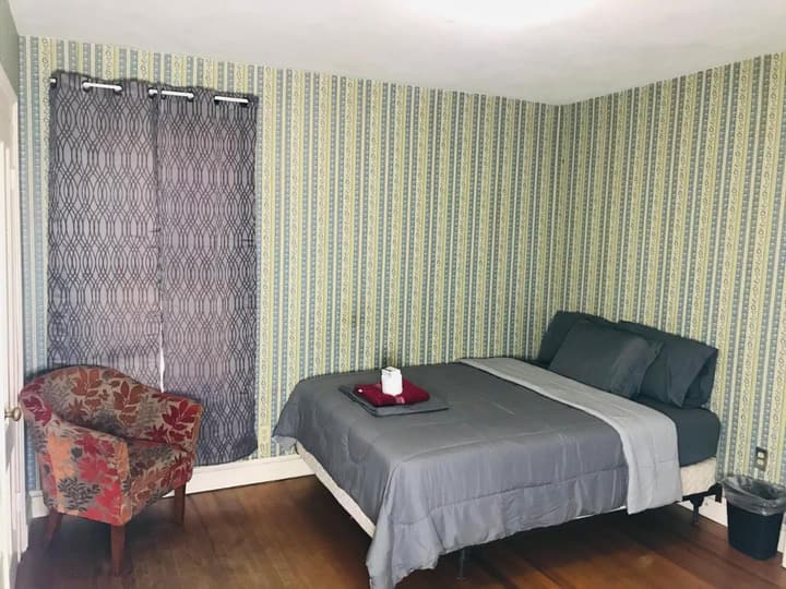 Private Room/Min. from Downtown 2
