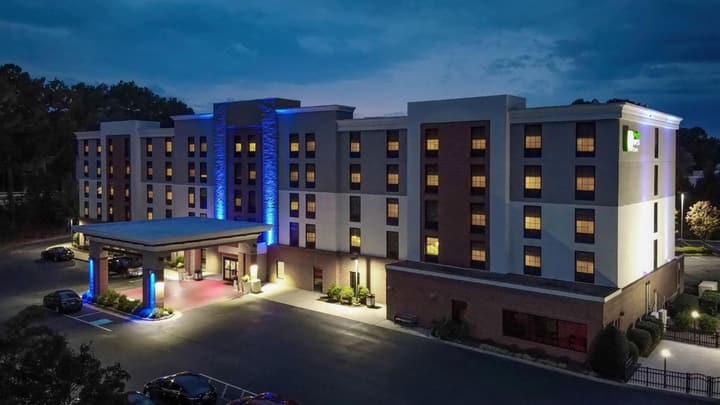 Holiday Inn Express & Suites Newport News by IHG