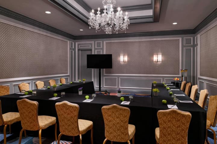 The Henry, Autograph Collection