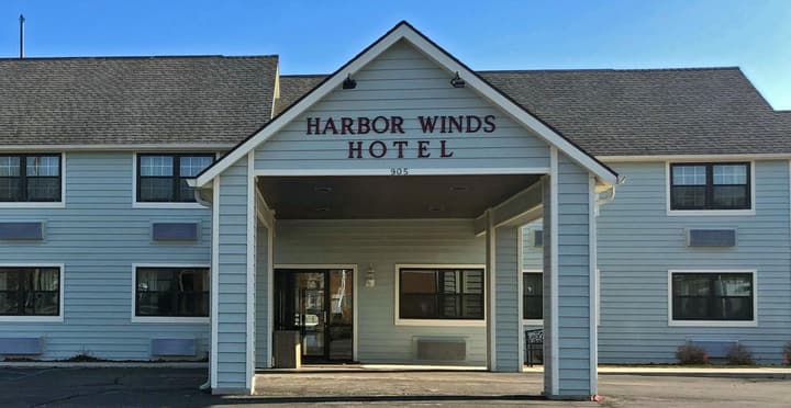 Harbor Winds Hotel