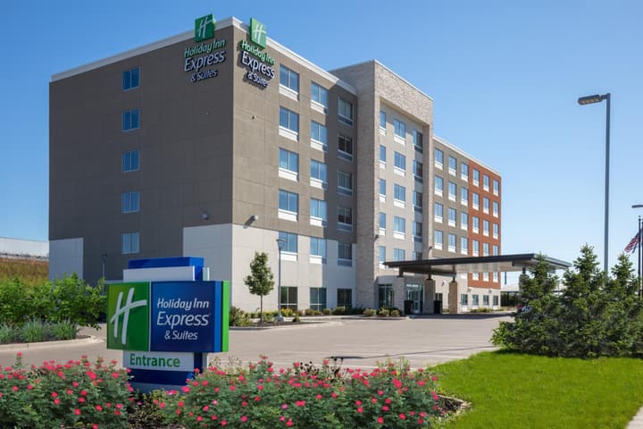 Holiday Inn Express & Suites - Beloit by IHG