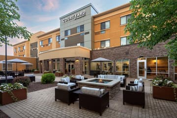 Courtyard Mankato Hotel & Event Center