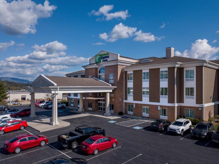 Holiday Inn Express & Suites Lebanon by IHG