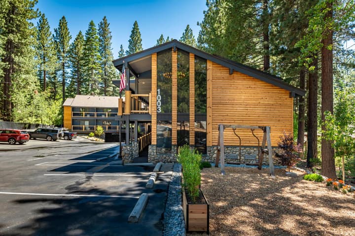 The Incline Lodge